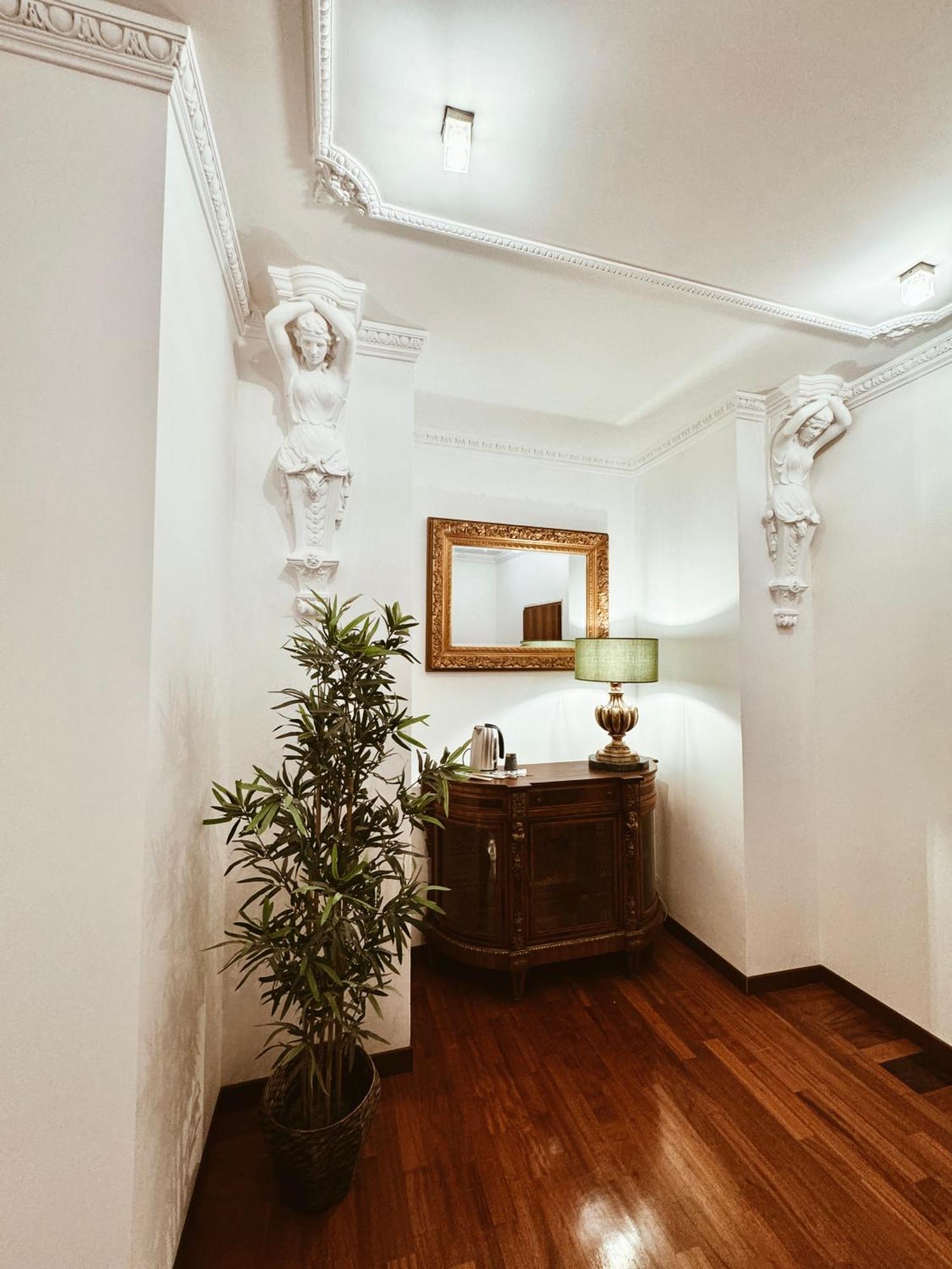 Residenza Tritone Luxury Guest House Trevi Fountain 罗马 外观 照片